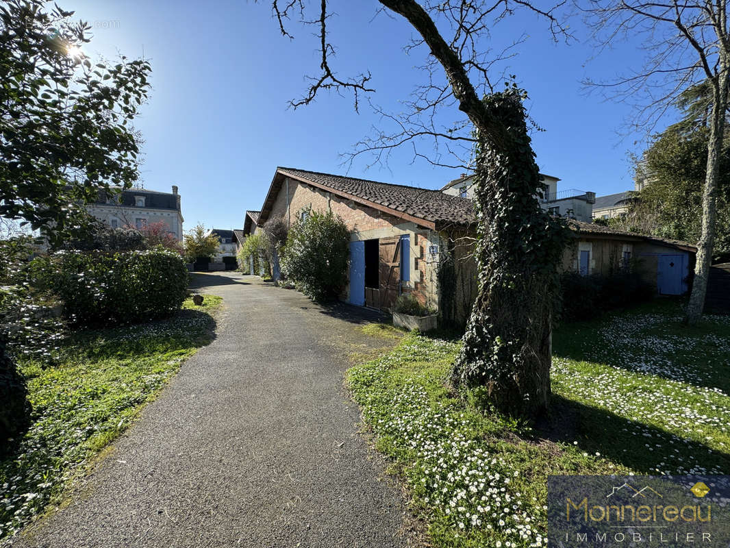 Maison à MONTENDRE