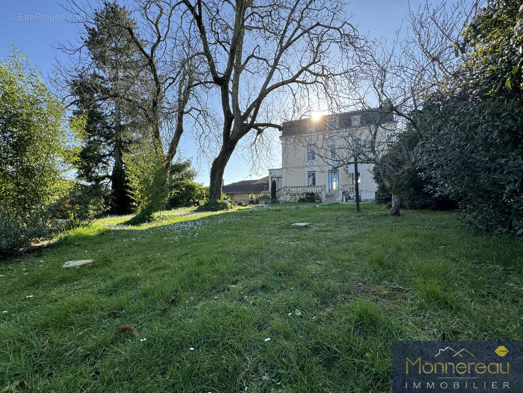 Maison à MONTENDRE