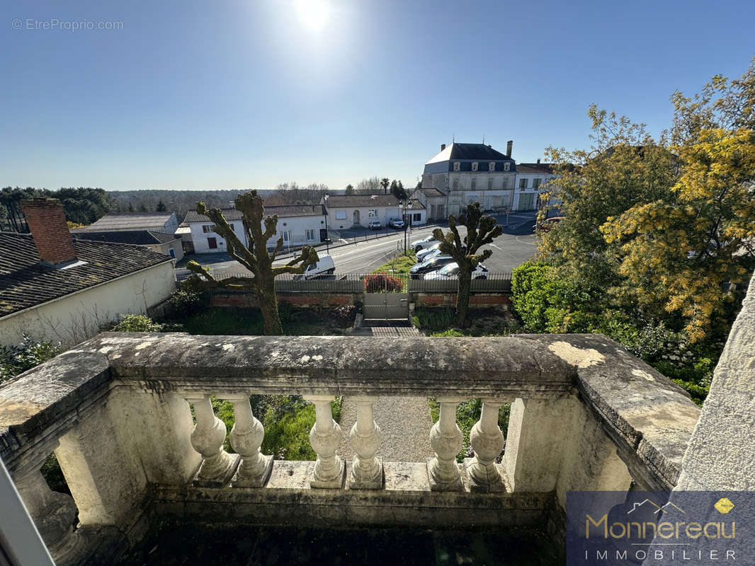 Maison à MONTENDRE