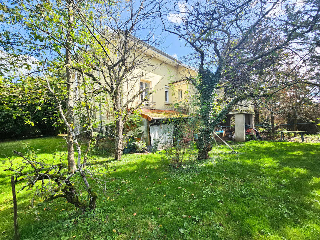 Maison à POUILLY-SOUS-CHARLIEU