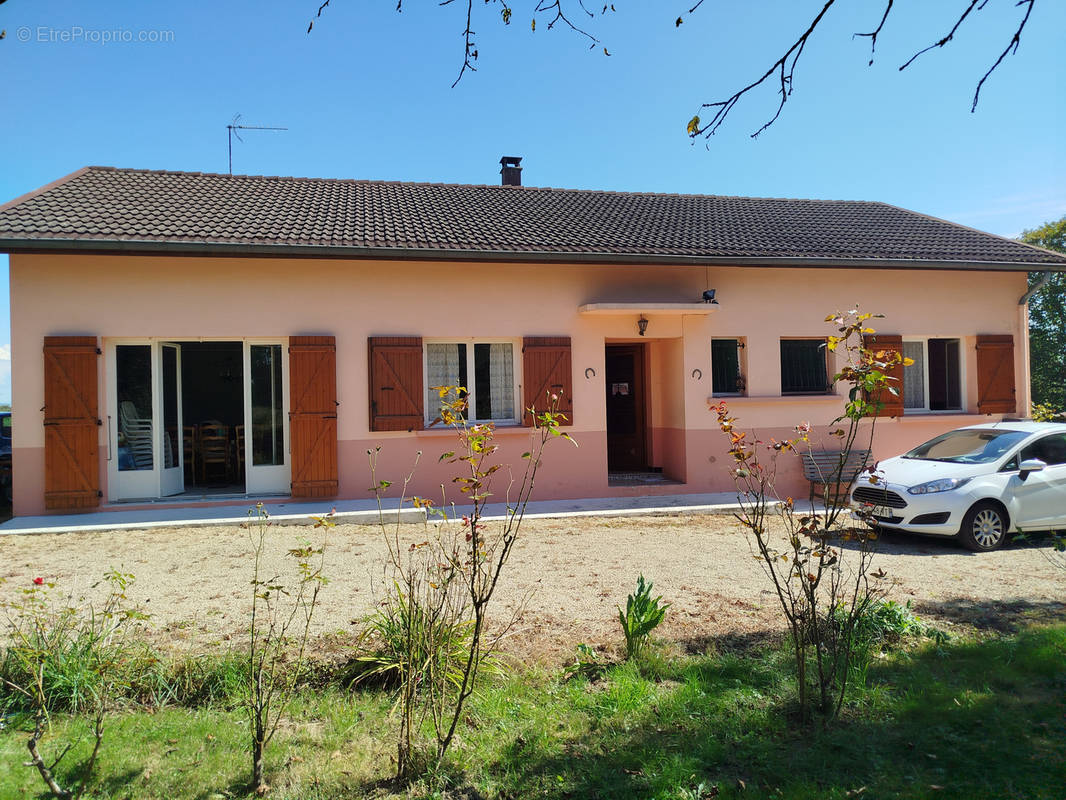 Maison à SAINT-TRIVIER-DE-COURTES