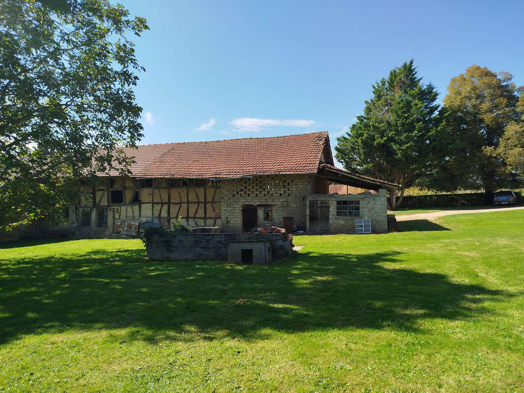 Maison à SAINT-TRIVIER-DE-COURTES