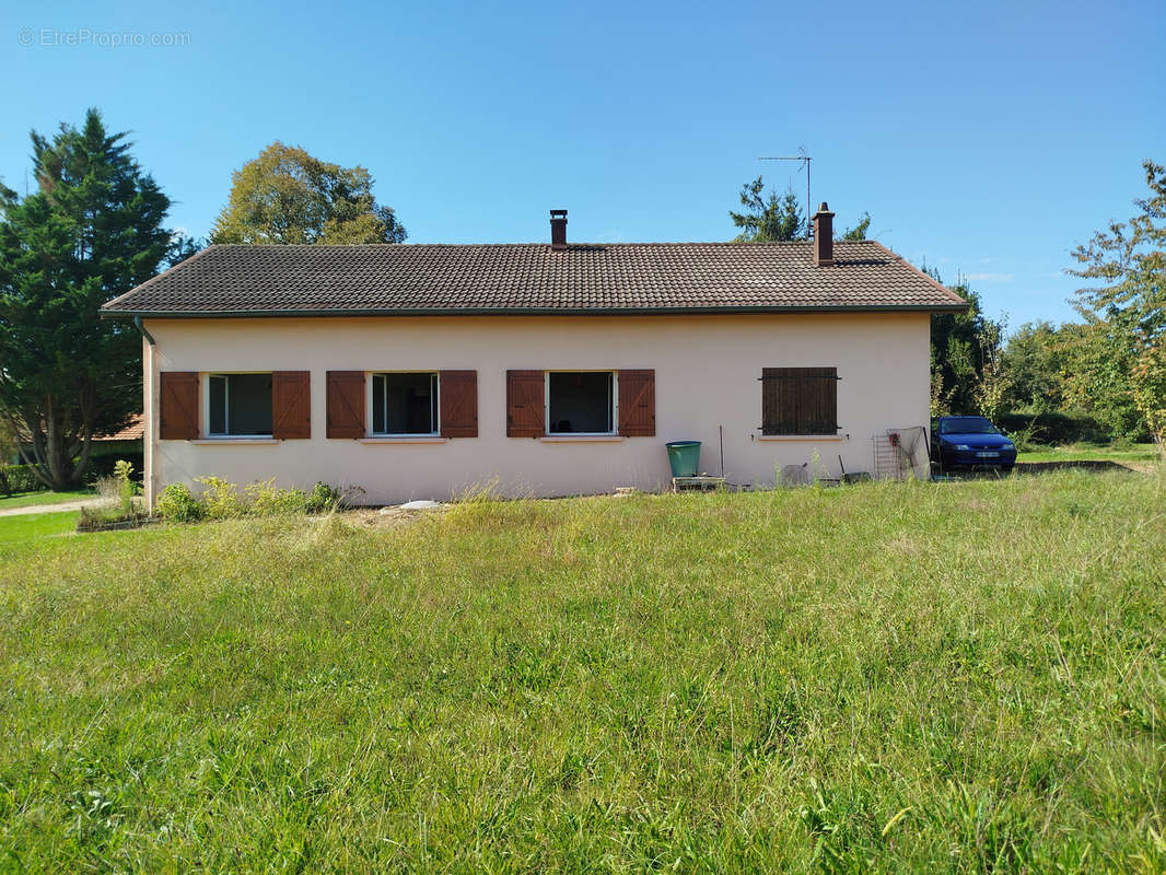 Maison à SAINT-TRIVIER-DE-COURTES