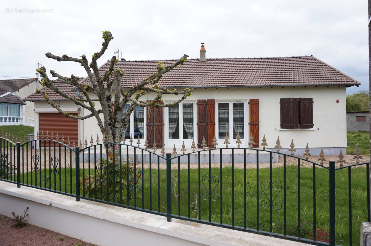 Maison à CHARRIN