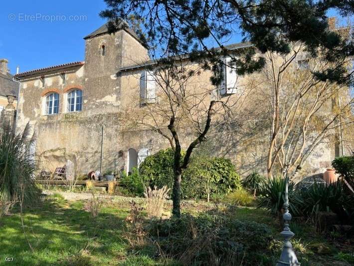 Maison à RUFFEC