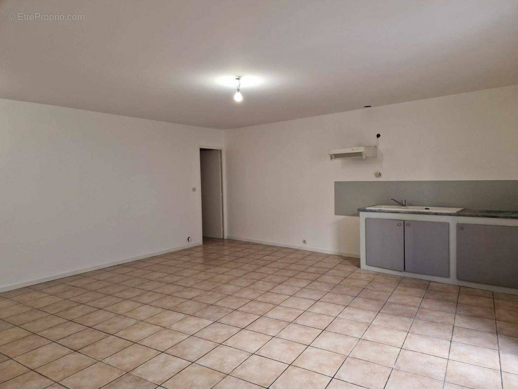 Appartement à MEZE