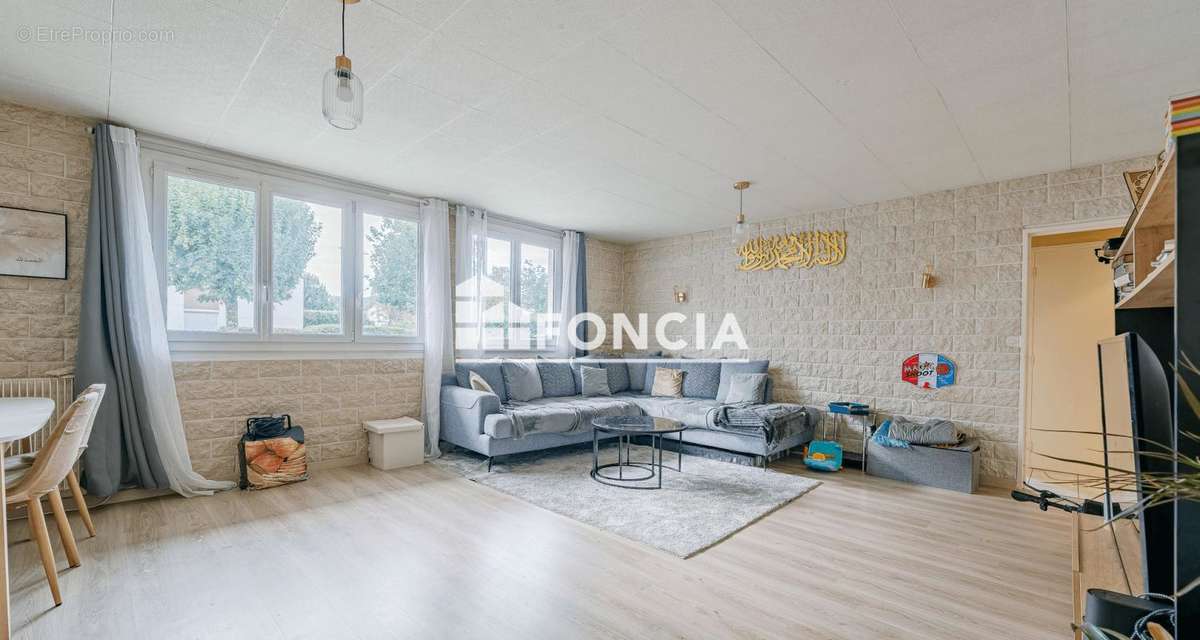 Appartement à SACHE