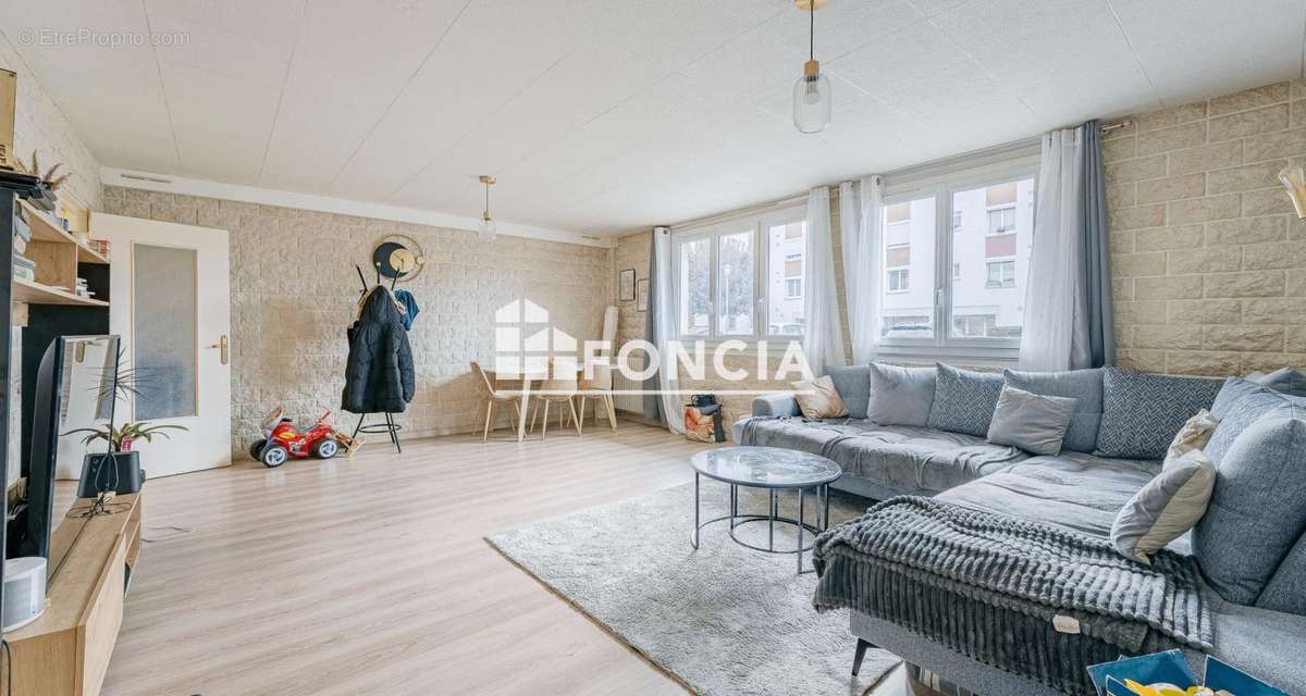 Appartement à SACHE