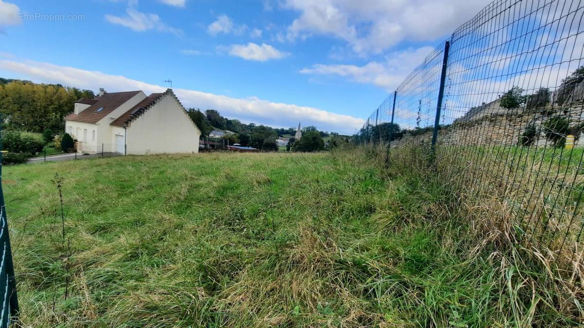 Terrain à CUISE-LA-MOTTE