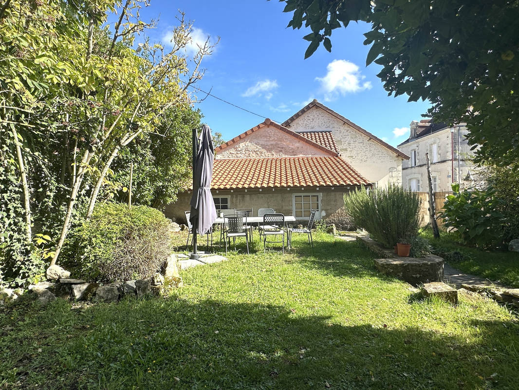 Maison à LENCLOITRE