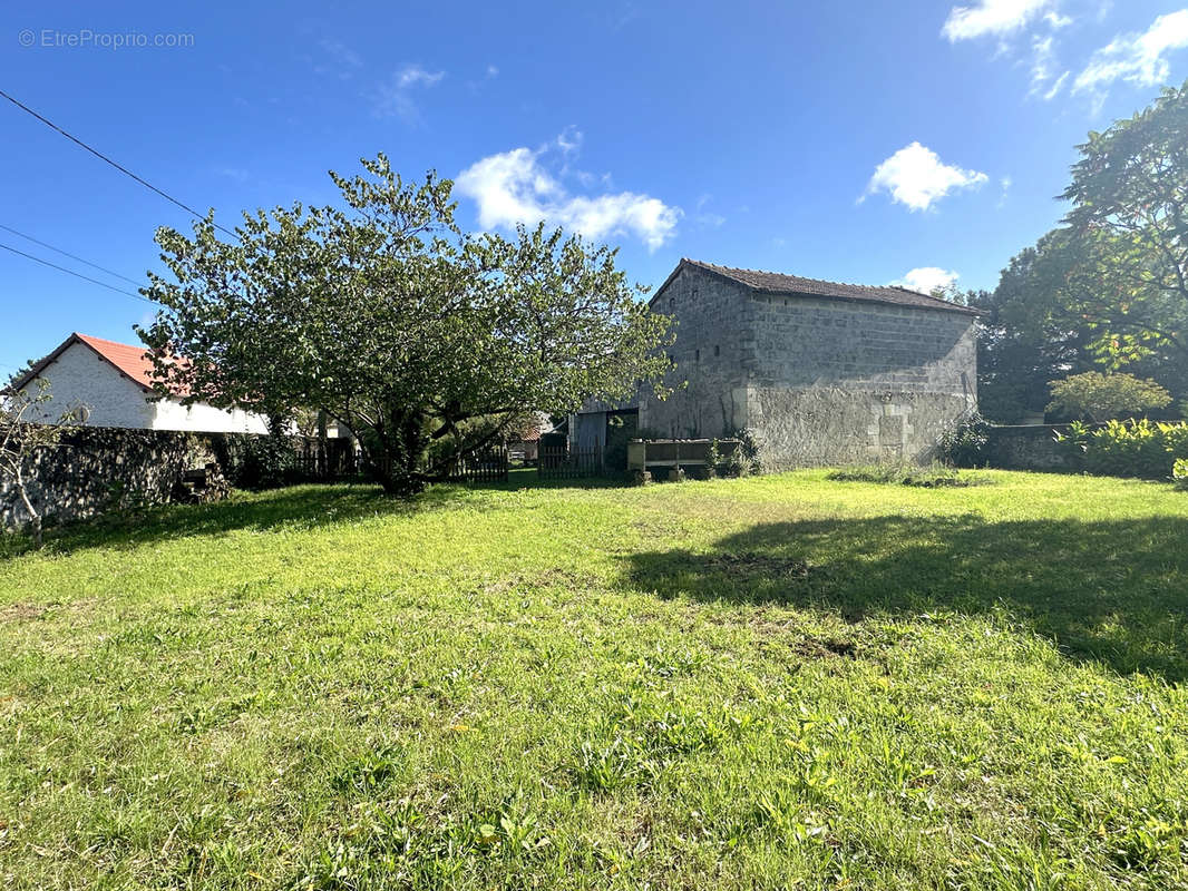 Maison à LENCLOITRE