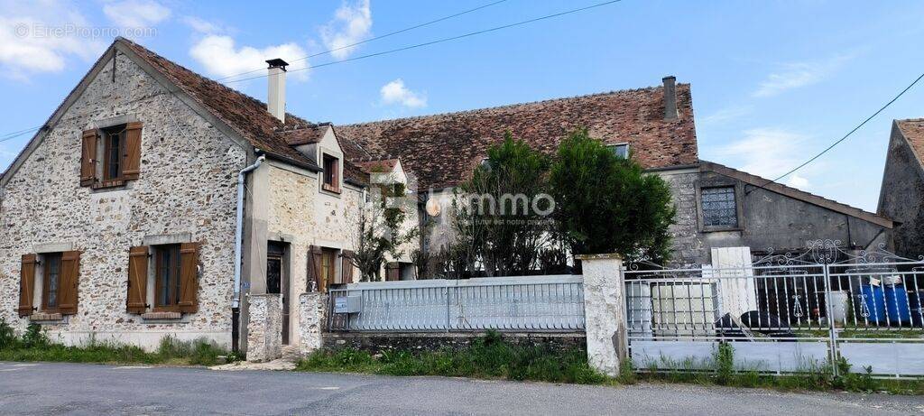 Maison à BOMBON