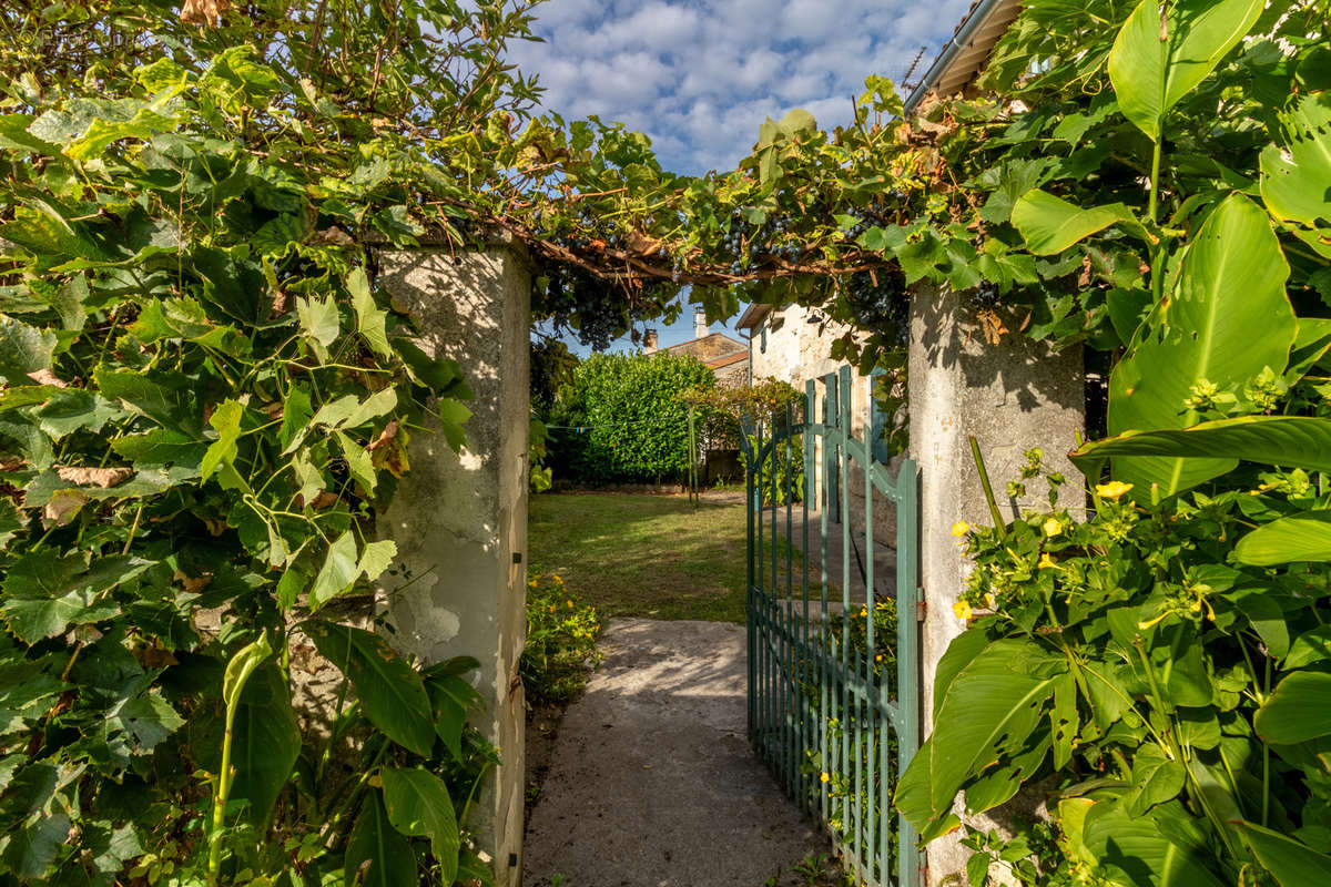 Maison à SAINT-COUTANT-LE-GRAND