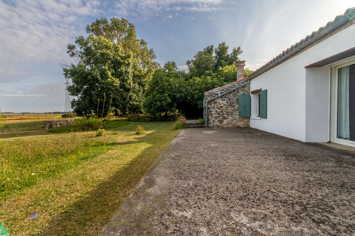 Maison à SAINT-COUTANT-LE-GRAND