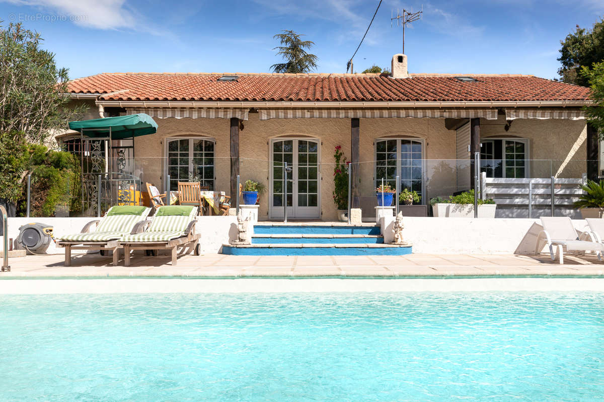 Maison à LA ROQUETTE-SUR-SIAGNE