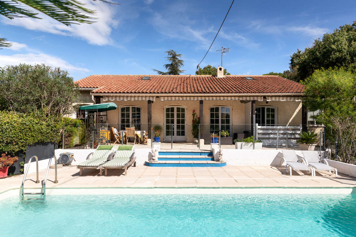 Maison à LA ROQUETTE-SUR-SIAGNE