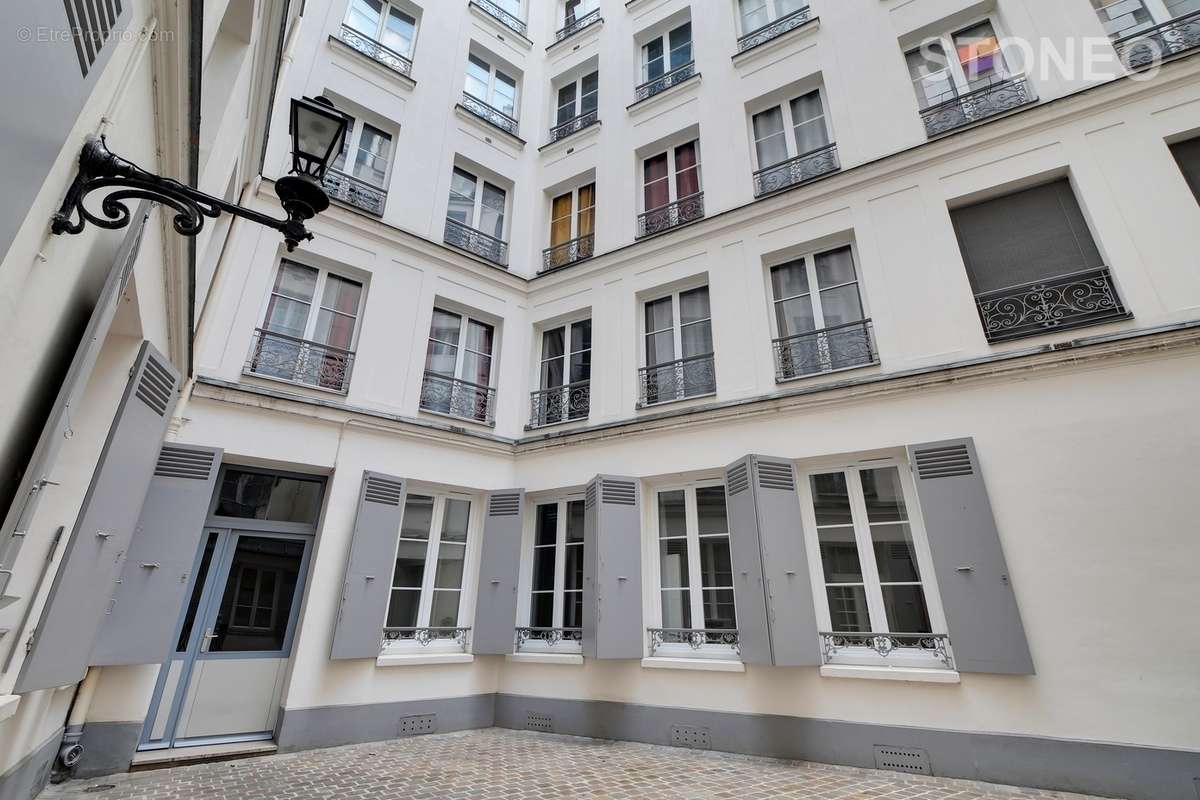 Appartement à PARIS-17E