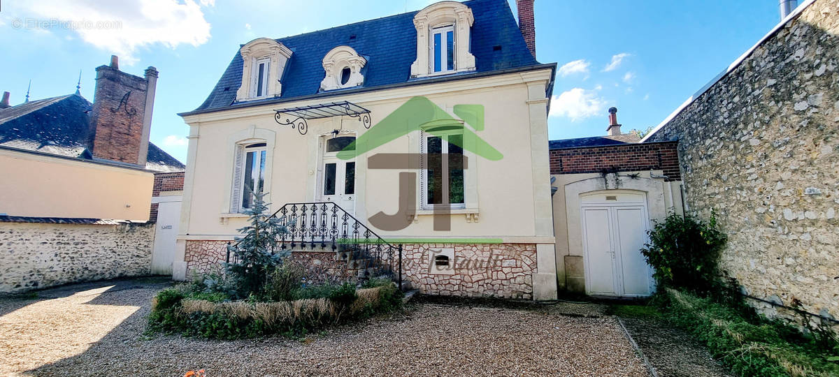 Maison à CLOYES-SUR-LE-LOIR