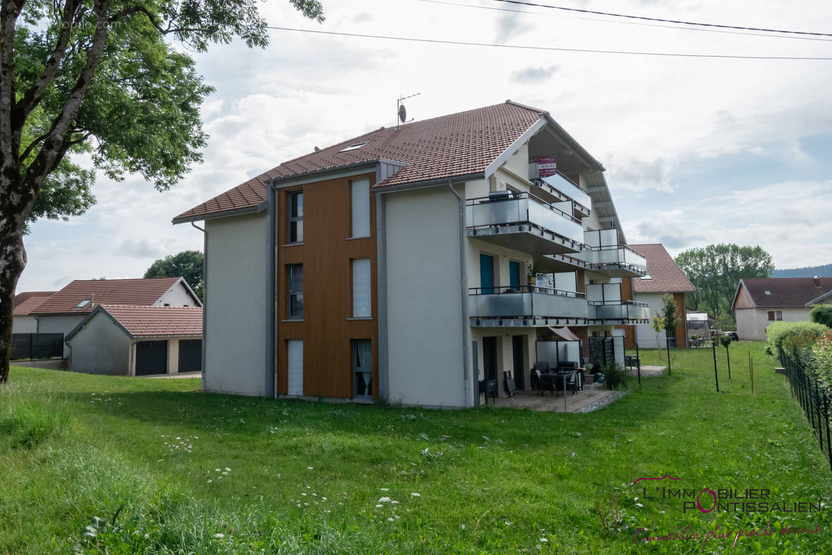 Appartement à LA RIVIERE-DRUGEON