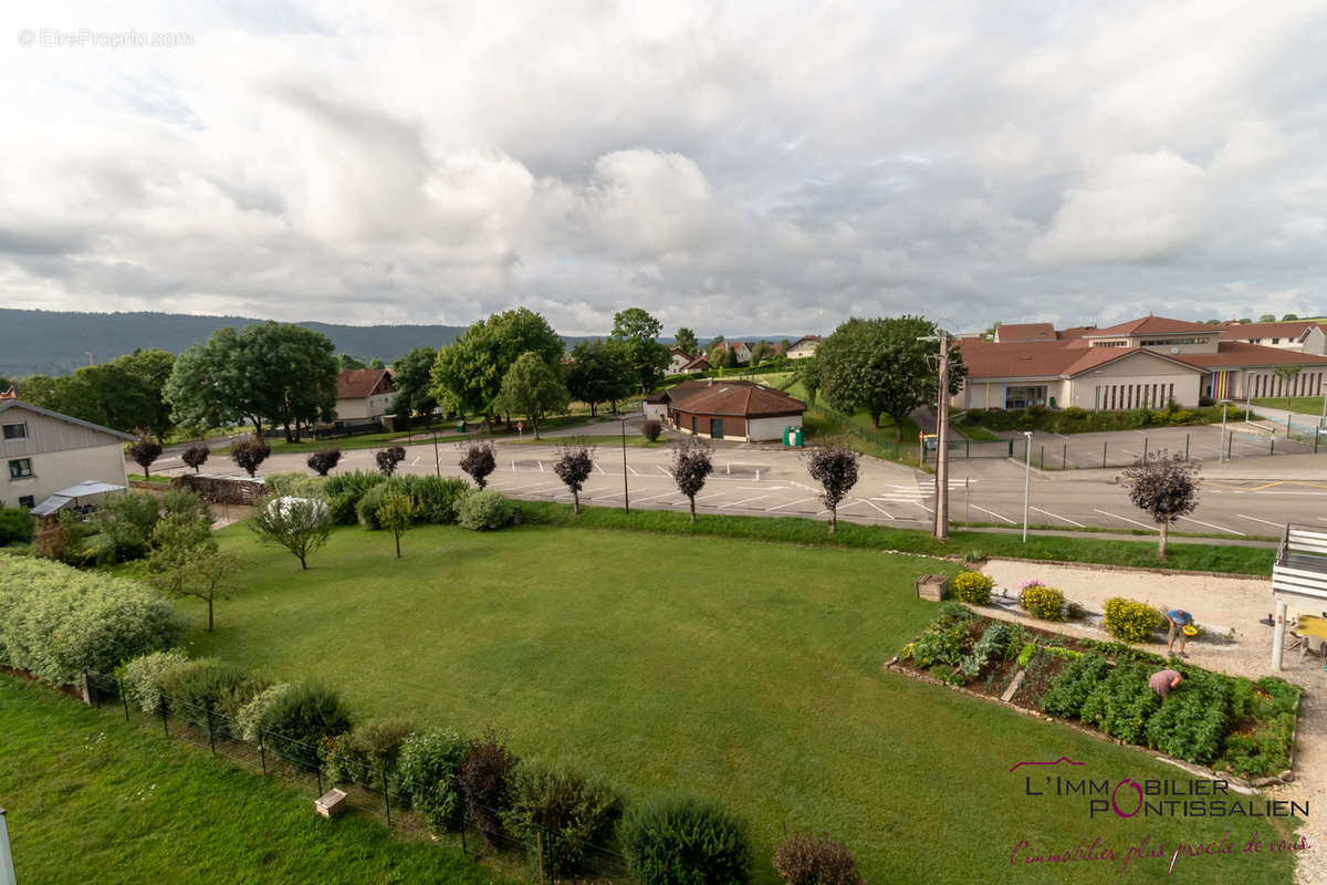 Appartement à LA RIVIERE-DRUGEON