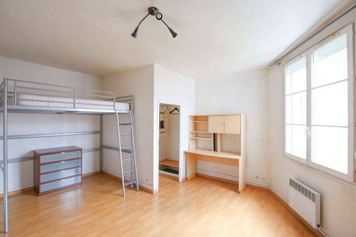 Appartement à PARIS-1E