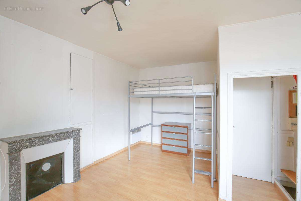 Appartement à PARIS-1E