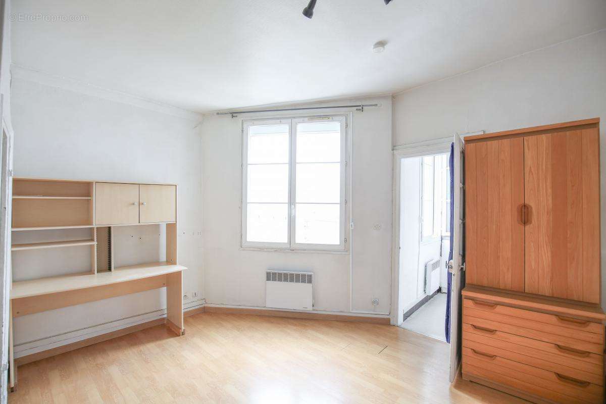 Appartement à PARIS-1E