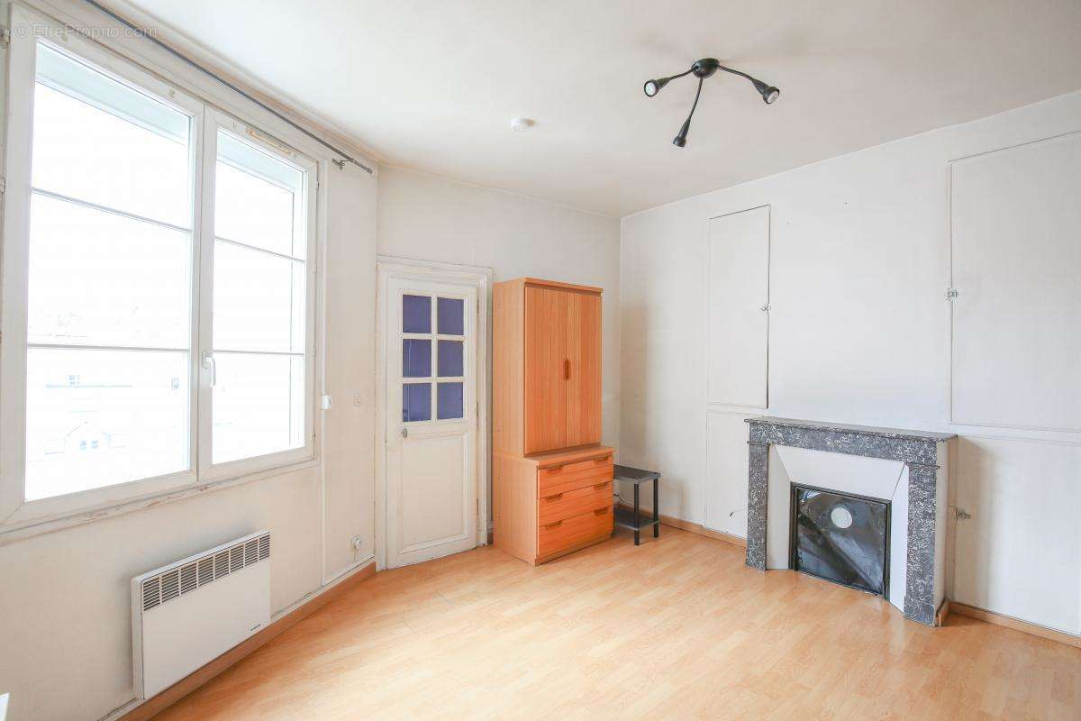 Appartement à PARIS-1E