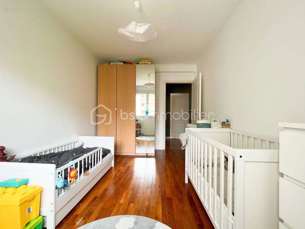 Appartement à COURBEVOIE