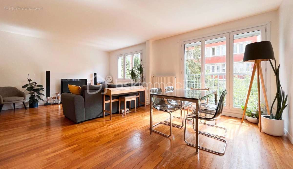 Appartement à COURBEVOIE