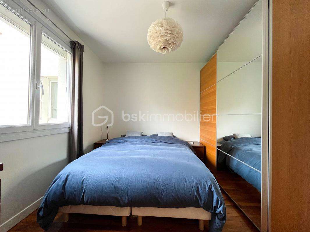 Appartement à COURBEVOIE