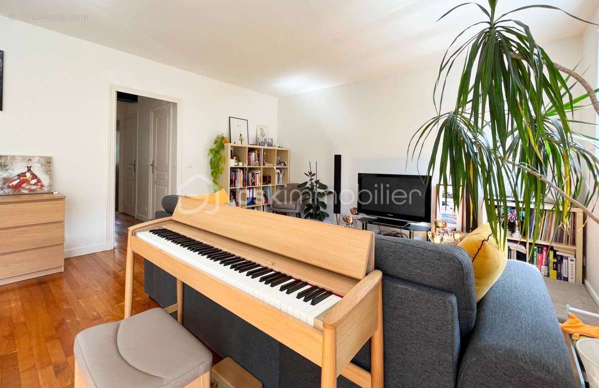 Appartement à COURBEVOIE