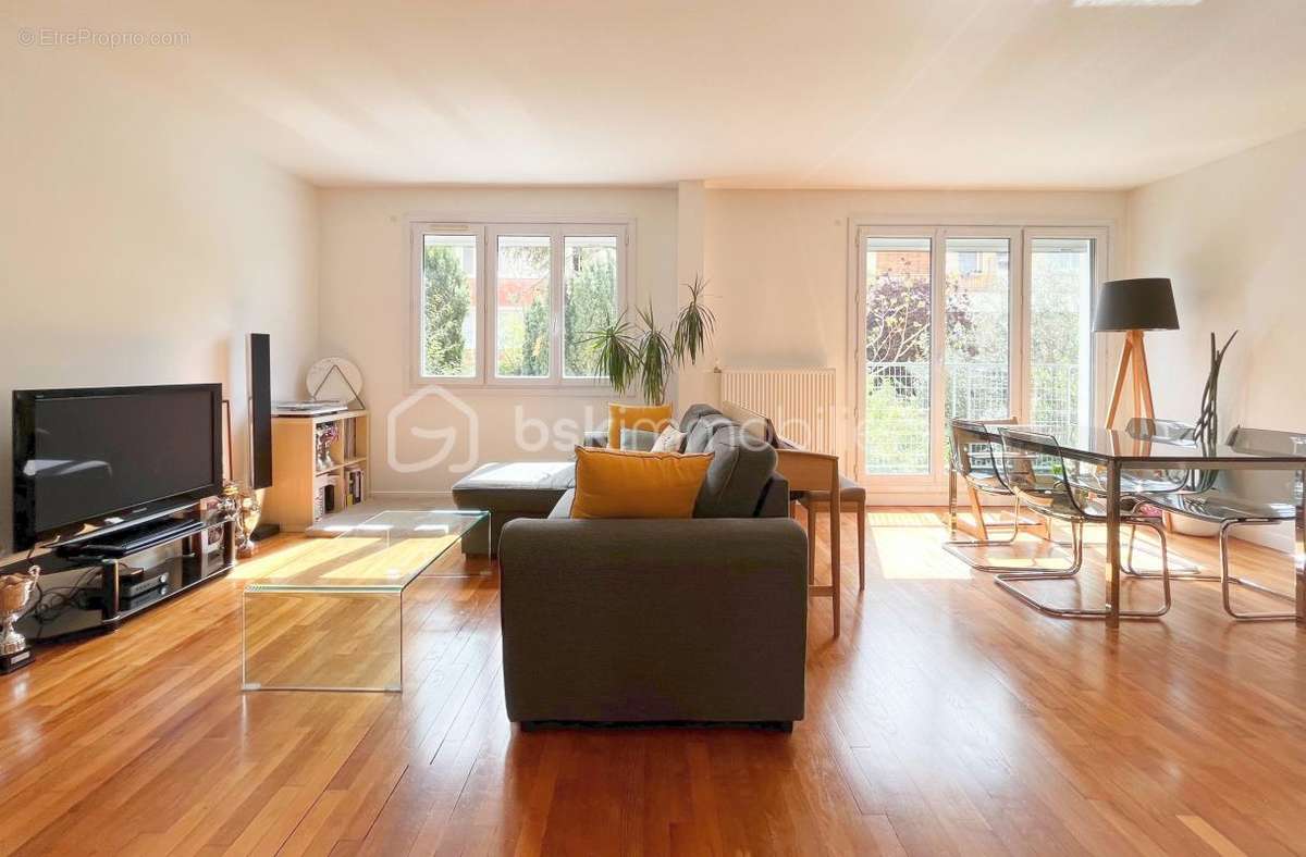 Appartement à COURBEVOIE