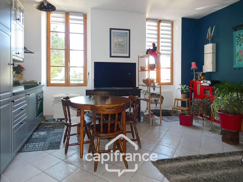 Appartement à ROQUEMAURE