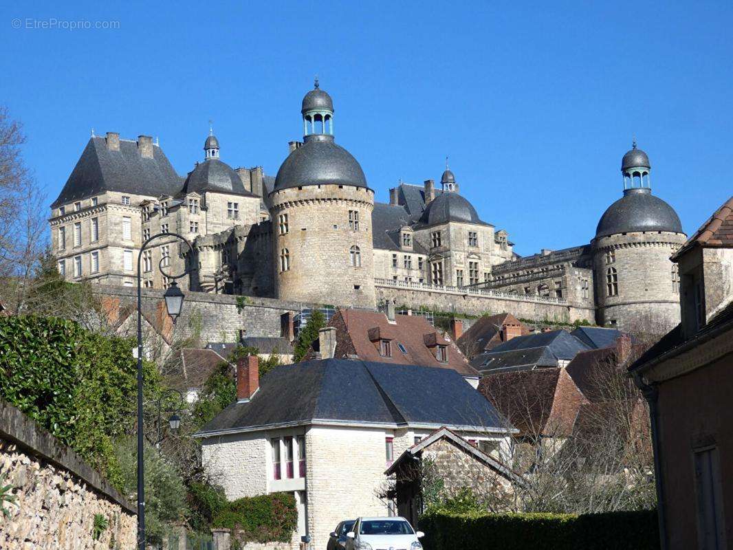 Maison à HAUTEFORT