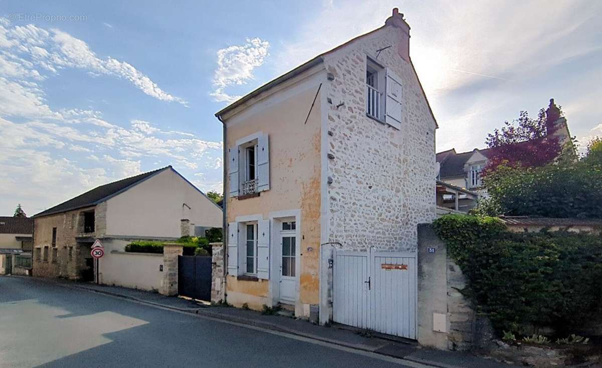 Maison à GAILLON-SUR-MONTCIENT