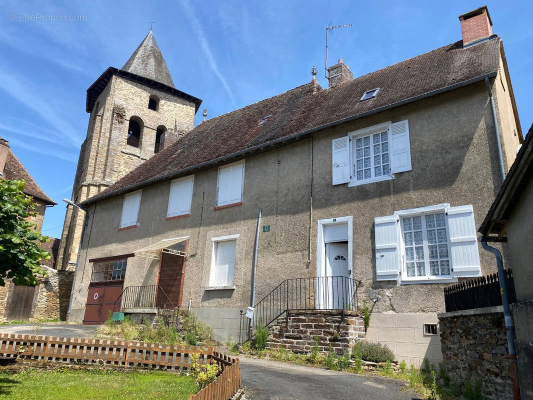 Maison à COUSSAC-BONNEVAL