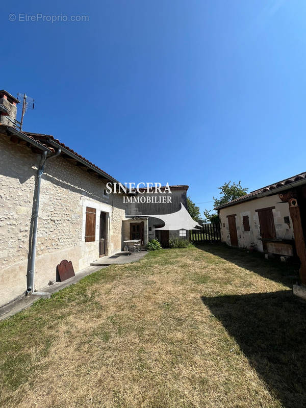 Maison à MONTAGRIER