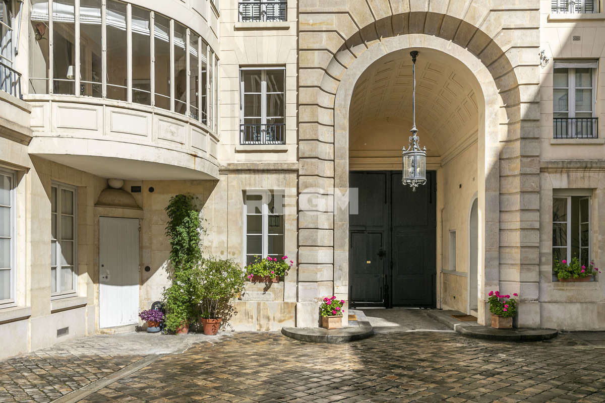 Appartement à PARIS-7E