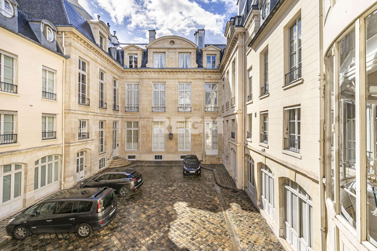 Appartement à PARIS-7E