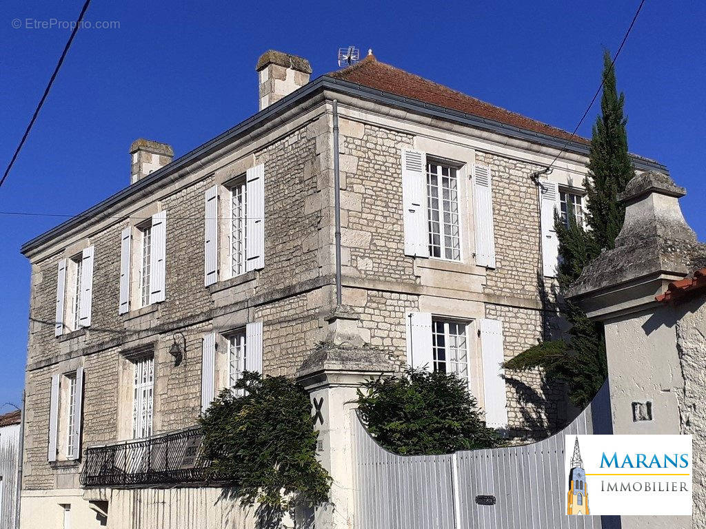 Maison à LE POIRE-SUR-VELLUIRE