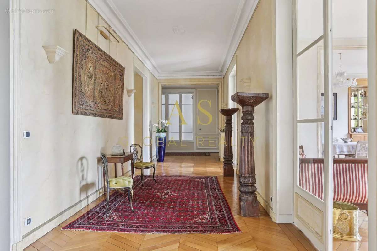 Appartement à PARIS-16E