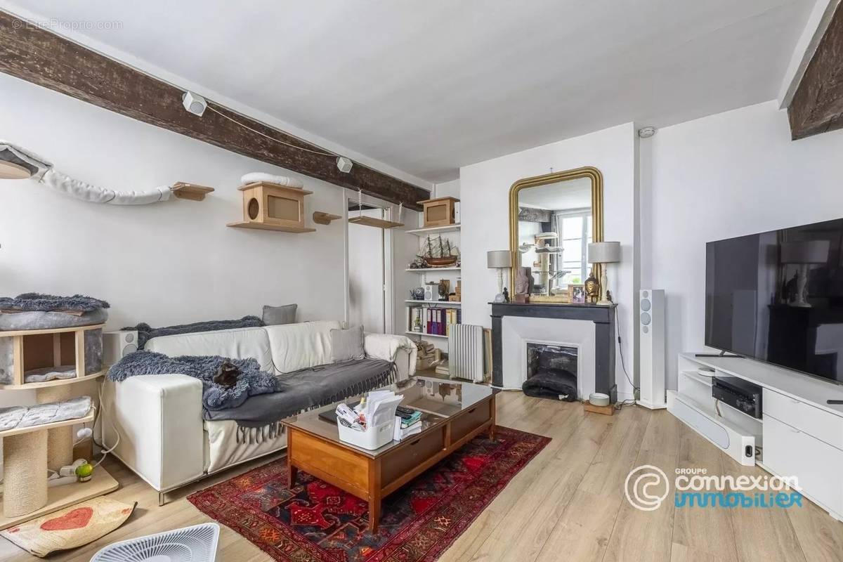 Appartement à PARIS-1E