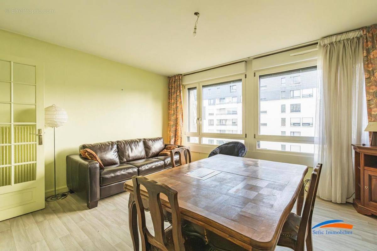   - Appartement à REIMS