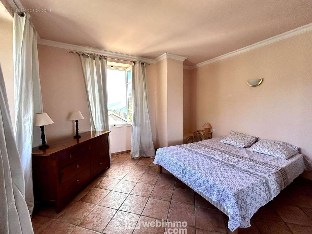 3 chambres dont celle ci de 16 m2 - Maison à GIOCATOJO