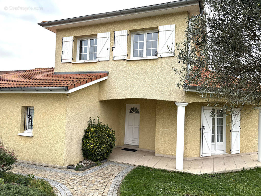 Maison à SIMANDRES