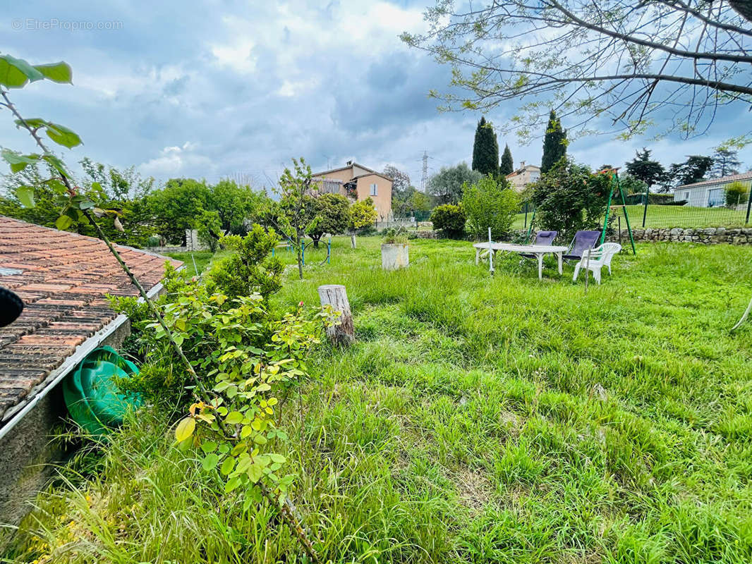 Terrain à MOUGINS