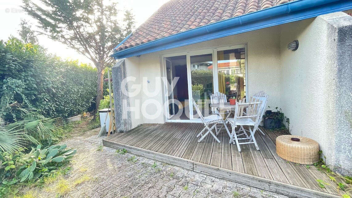 Appartement à SAINT-JULIEN-EN-BORN