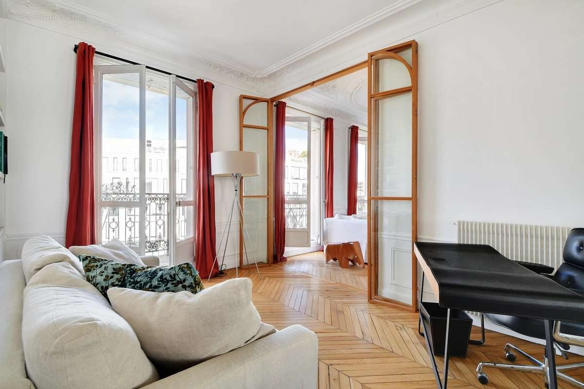 Appartement à PARIS-17E