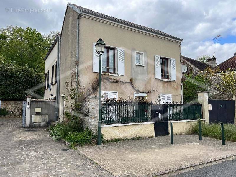 Maison à VARENNES-JARCY